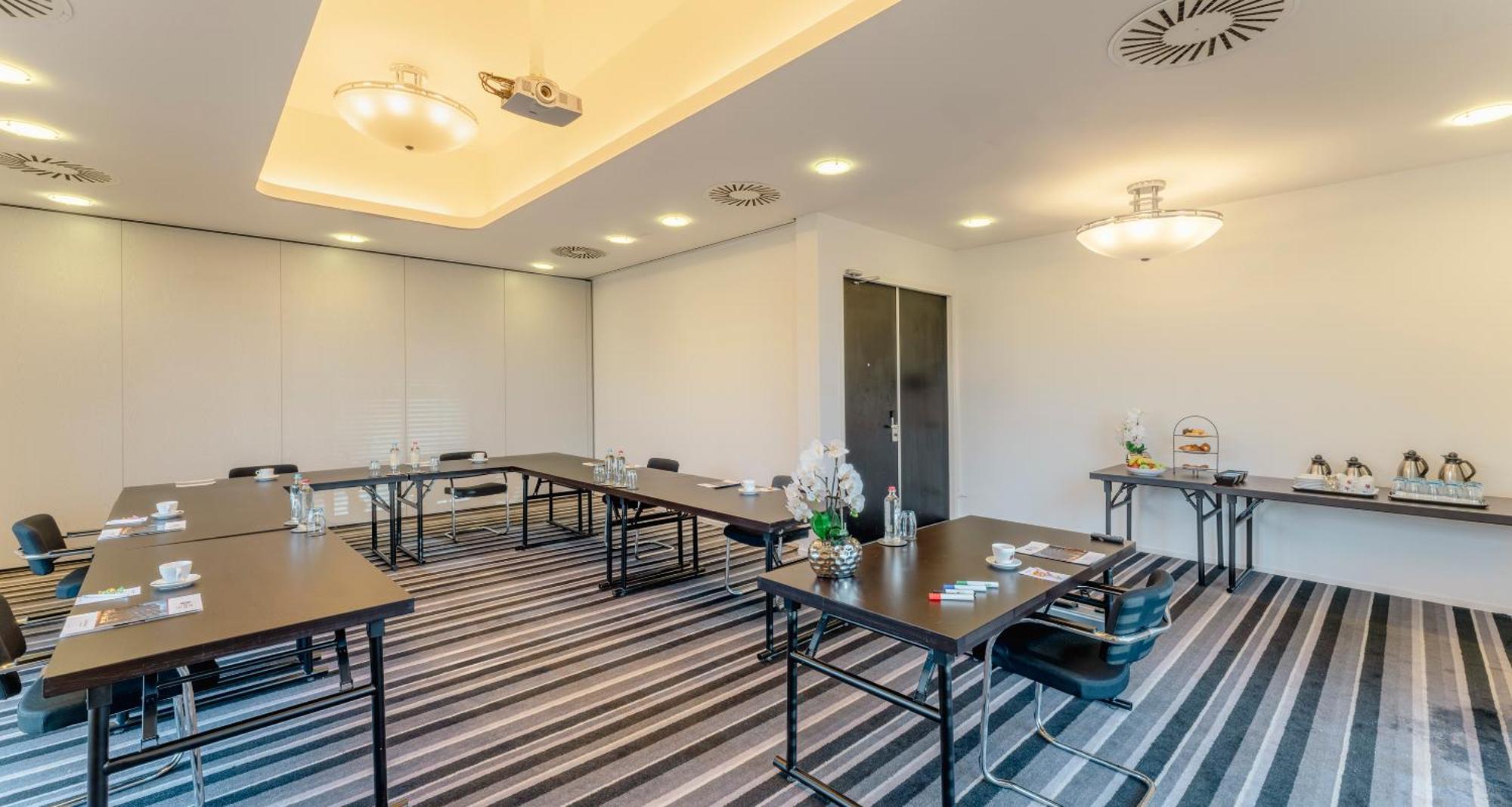 Plaza Premium Grand Winston Rijswijk Exterior foto